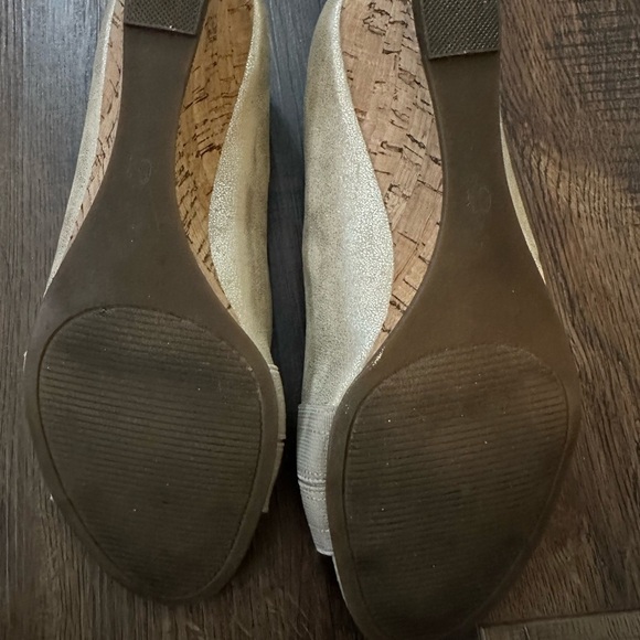 Coach and Four Wedge Gold Peep Toe Shoe Cork Bottom Size 6.5 Gorgeous Condition - Picture 5 of 5